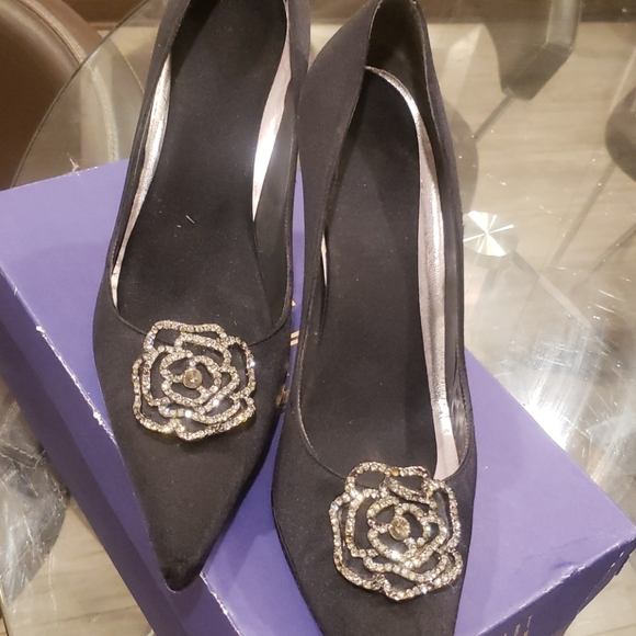 Stuart Weitzman - Picture 1 of 4
